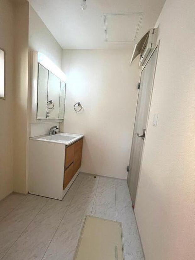 快適で清潔感がある脱衣スペースです。