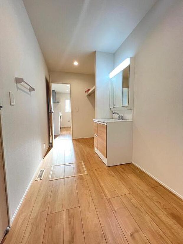 お天気を気にせずお洗濯ができ、室内干し可能です。