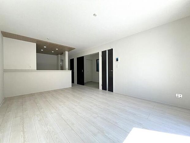 リビングダイニングになります。ご家族そろっての素敵な空間になりそうですね。