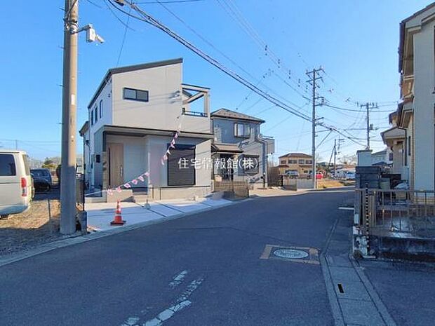 前面道路を含めた現地写真です。