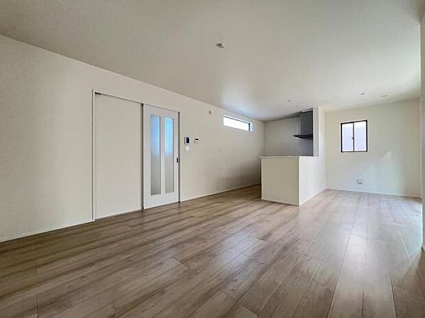 リビングダイニングになります。ご家族そろっての素敵な空間になりそうですね。