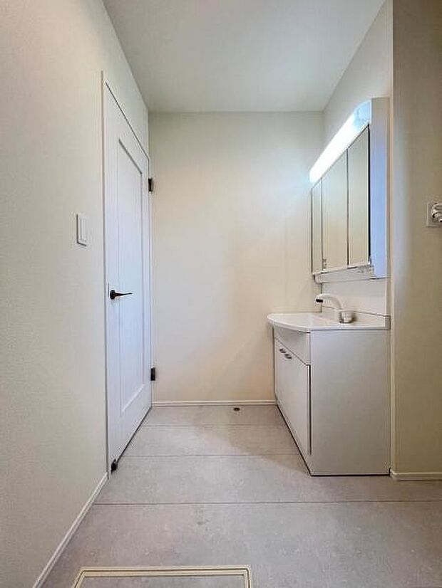 脱衣所は小さなお子様がいるご家庭にも重宝されます。