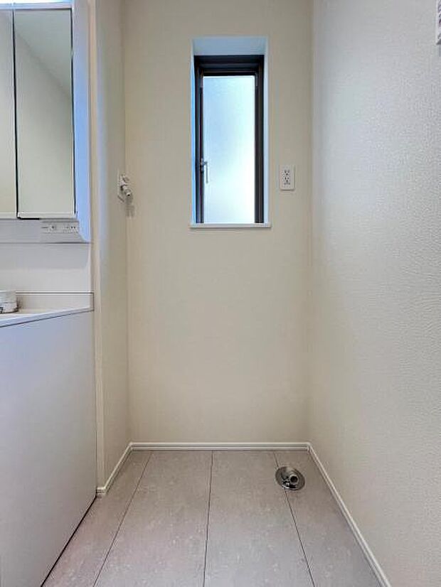 お天気を気にせずお洗濯ができ、室内干し可能です。