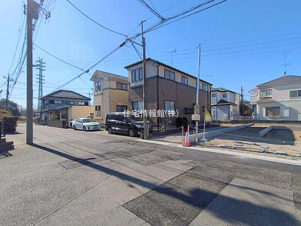 前面道路を含めた現地写真です。