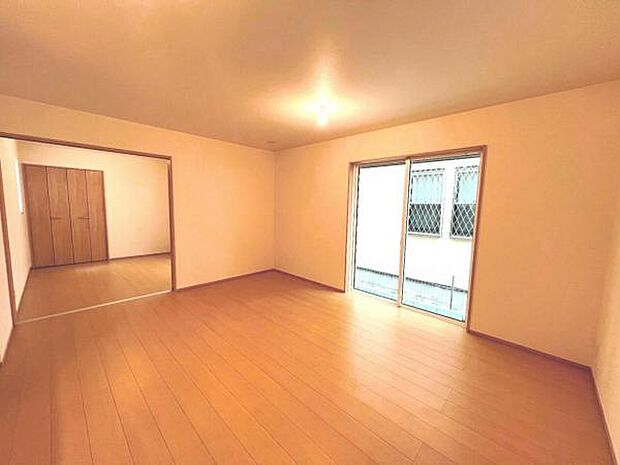 家族団らんの場所としてゆったりと居心地の良いリビングです。