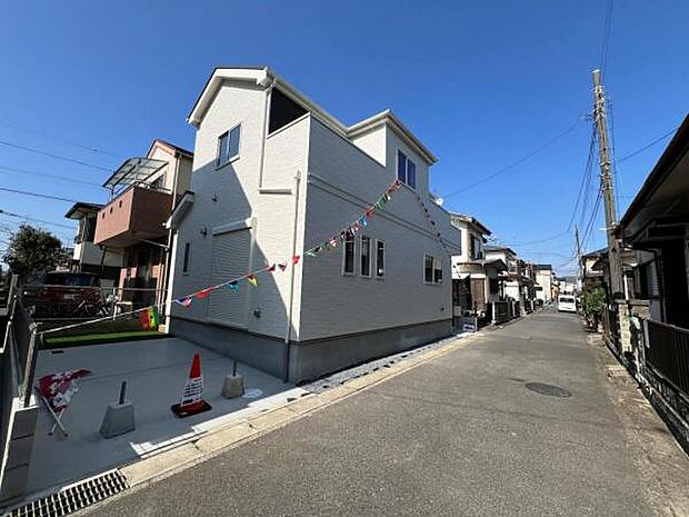 前面道路を含めた現地写真です。