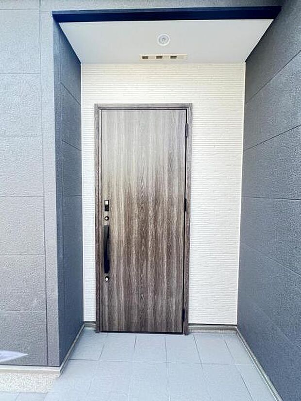 いつも気持ちよくご家族を迎えられる玄関です。