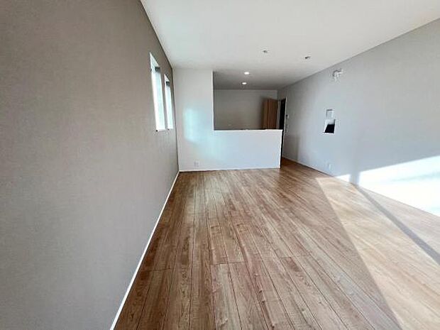 リビングダイニングになります。ご家族そろっての素敵な空間になりそうですね。