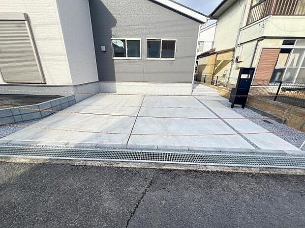 駐車場ももちろん完備しておりますのでお車所有の方にも心強いです。