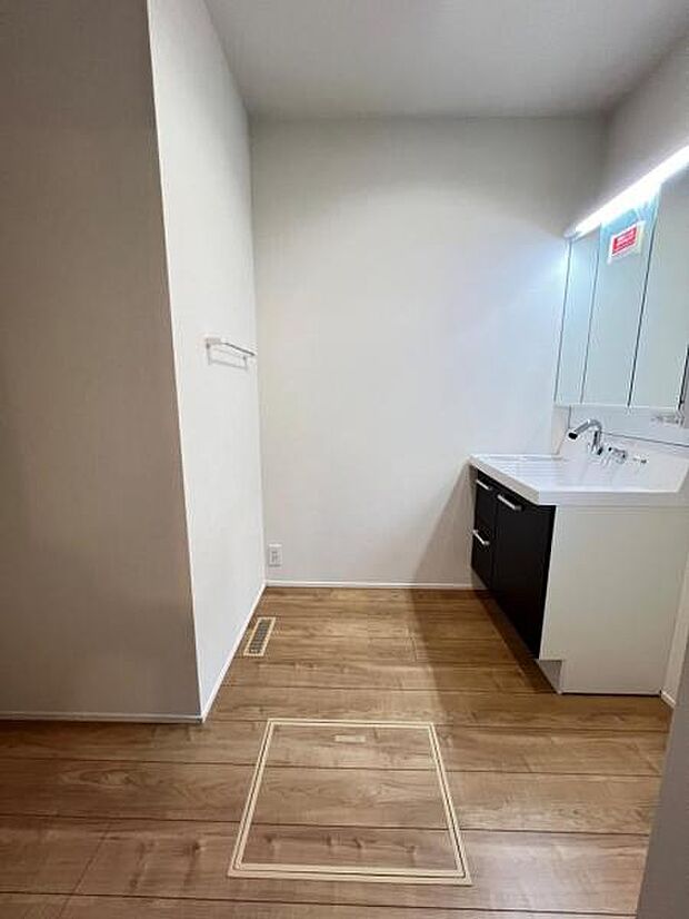 快適で清潔感がある脱衣スペースです。