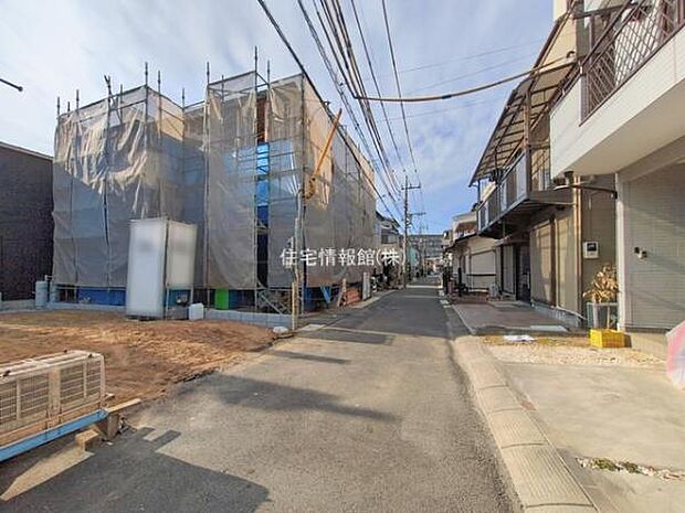 前面道路を含めた現地写真です。