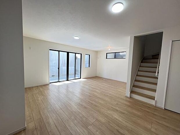 リビングダイニングになります。ご家族そろっての素敵な空間になりそうですね。