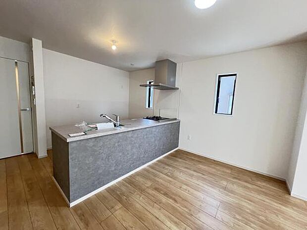 ご家族の温かい時間を演出するダイニングスペースです。