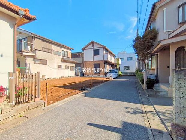 前面道路を含めた現地写真です。