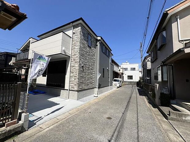 前面道路を含めた現地写真です。ぜひ周辺環境も併せてご覧ください。