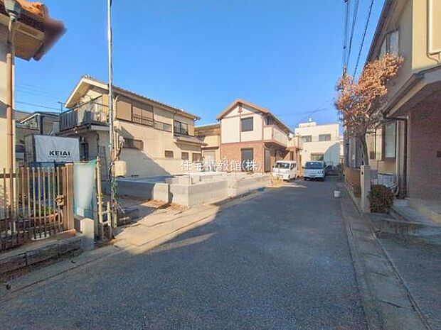 前面道路を含めた現地写真です。