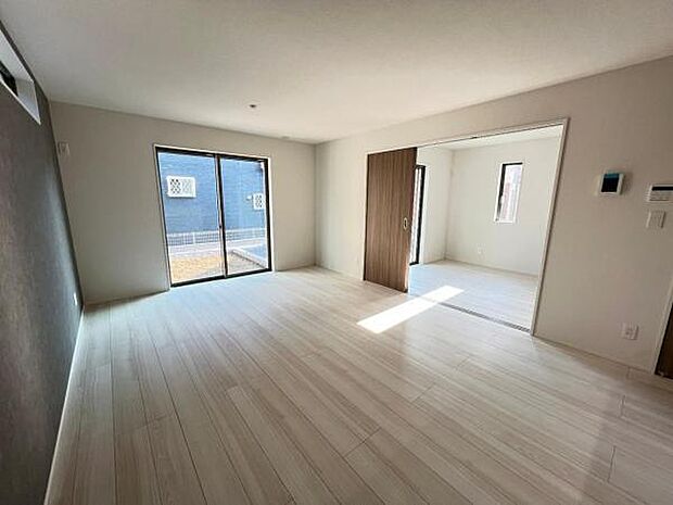 リビングダイニングになります。ご家族そろっての素敵な空間になりそうですね。