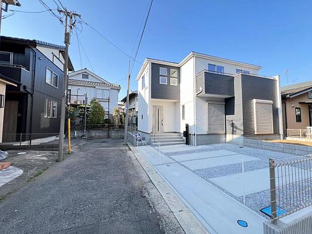 前面道路を含めた現地写真です。