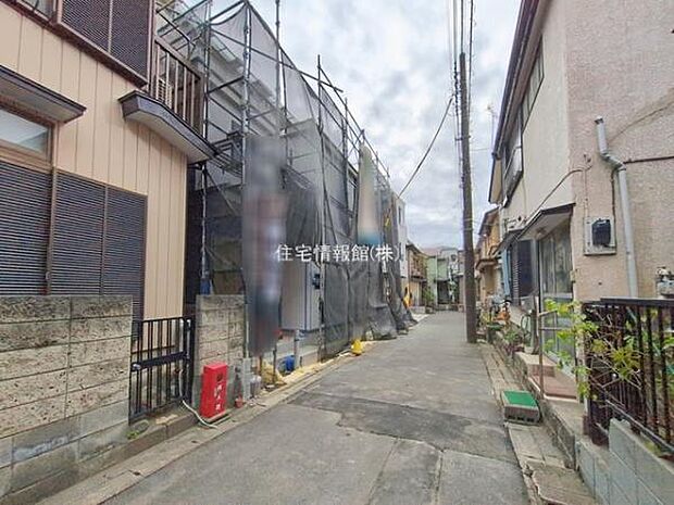 前面道路を含めた現地写真です。