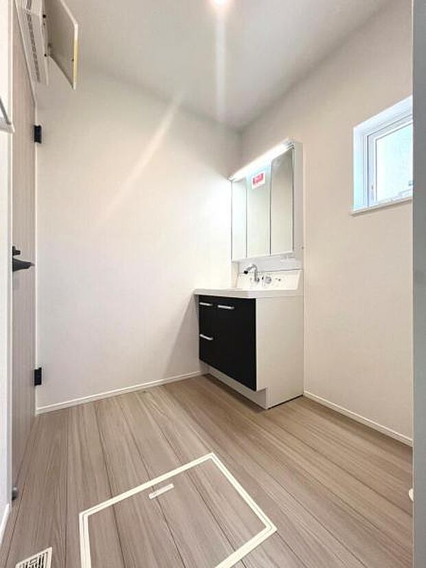 脱衣所は小さなお子様がいるご家庭にも重宝されます。