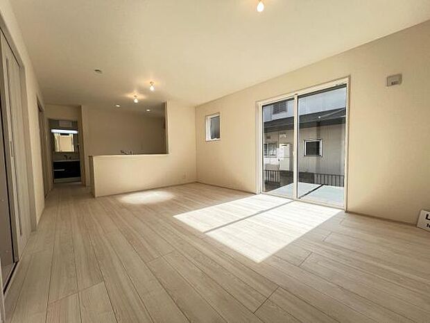 リビングダイニングになります。ご家族そろっての素敵な空間になりそうですね。