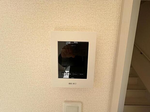 訪問者を確認できるTVモニター付きインターフォンです。