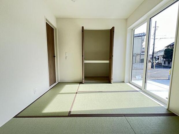 和室スペースです。畳のお部屋は寛げる空間ですね。