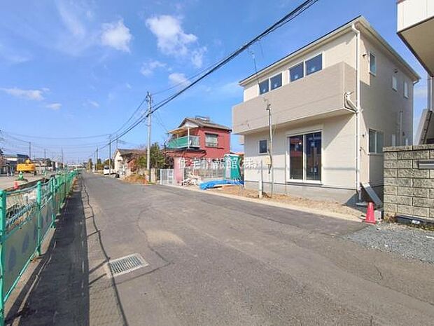 前面道路を含めた現地写真です。