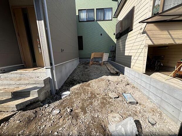 駐車場ももちろん完備しておりますのでお車所有の方にも心強いです。