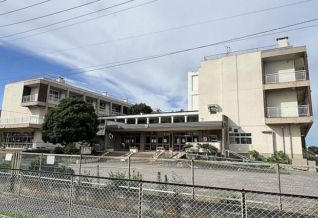 越谷市立大沢北小学校まで約550m(徒歩7分)