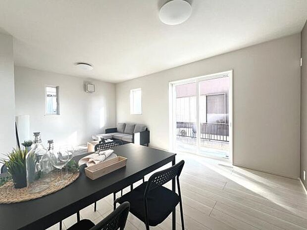 リビングダイニングになります。ご家族そろっての素敵な空間になりそうですね。