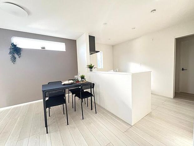 ご家族の温かい時間を演出するダイニングスペースです。