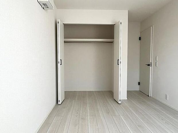 いつでもお部屋をスッキリお使い頂ける収納スペースを設置。