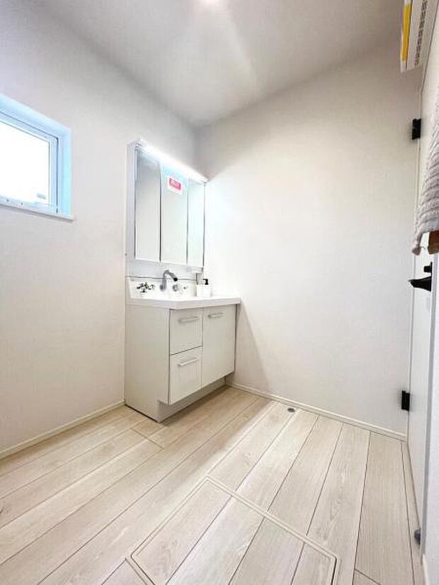 快適で清潔感がある脱衣スペースです。