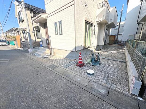前面道路を含めた現地写真です。ぜひ周辺環境も併せてご覧ください。