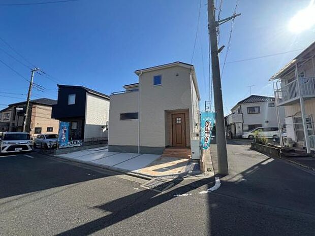 前面道路を含めた現地写真です。