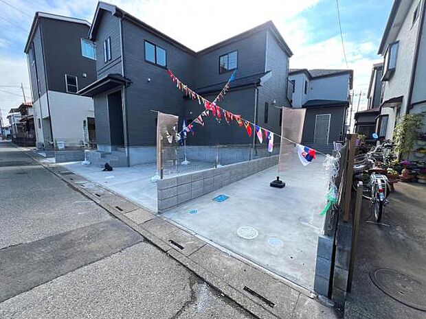 前面道路を含めた現地写真です。