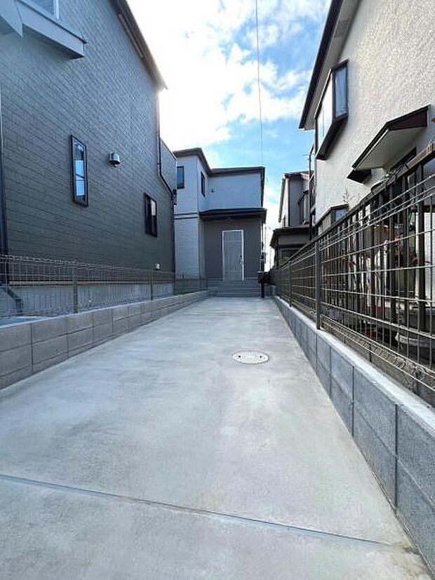 駐車場ももちろん完備しておりますのでお車所有の方にも心強いです。