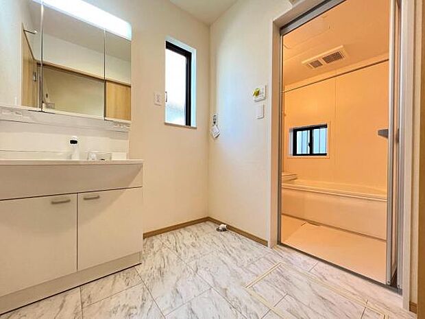 お天気を気にせずお洗濯ができ、室内干し可能です。