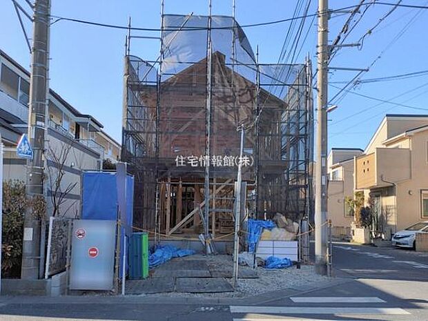 前面道路を含めた現地写真です。