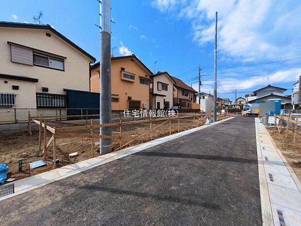 前面道路を含めた現地写真です。