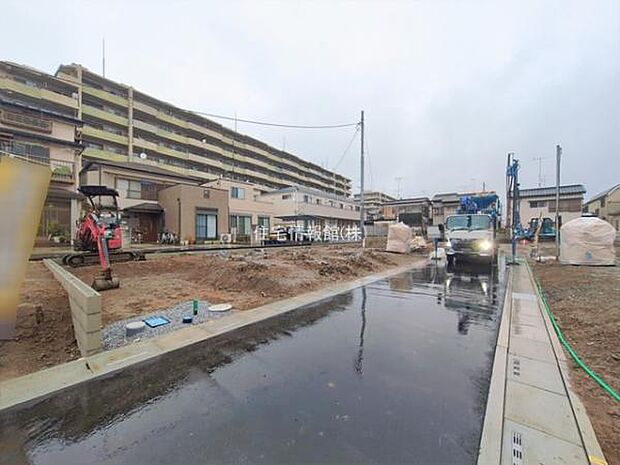 前面道路を含めた現地写真です。