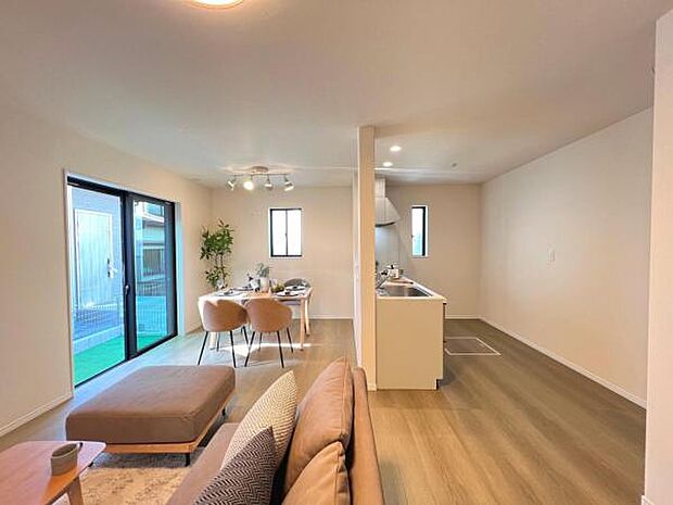 ご家族の温かい時間を演出するダイニングスペースです。