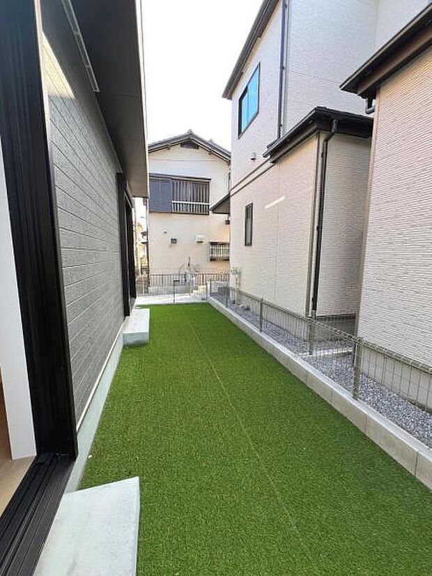 お庭スペースは、ガーデニングやお子様との外遊びなど多彩な用途でお楽しみいただけます。