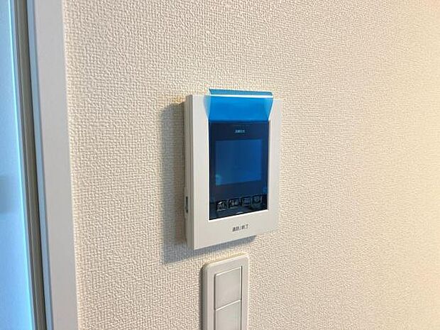 訪問者を確認できるTVモニター付きインターフォンです。