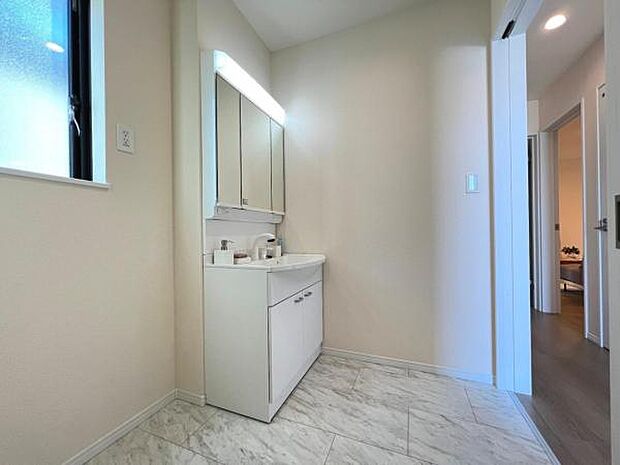 脱衣所は小さなお子様がいるご家庭にも重宝されます。