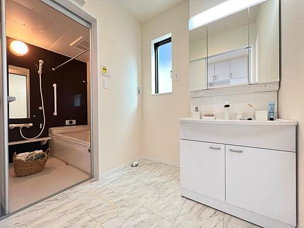 お天気を気にせずお洗濯ができ、浴室干し可能です。