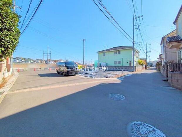 前面道路を含めた現地写真です。