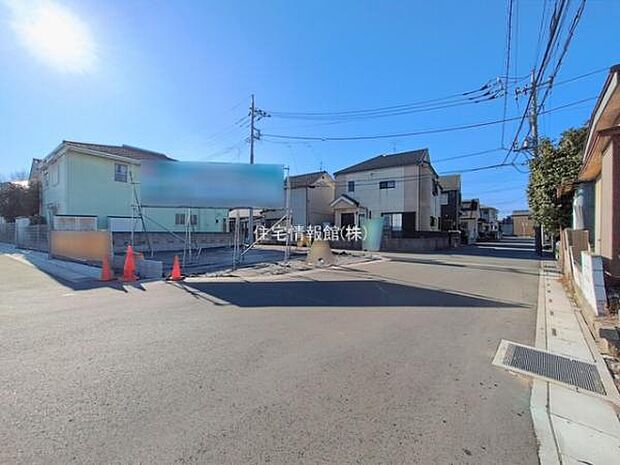 前面道路を含めた現地写真です。