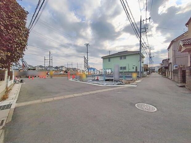 前面道路を含めた現地写真です。